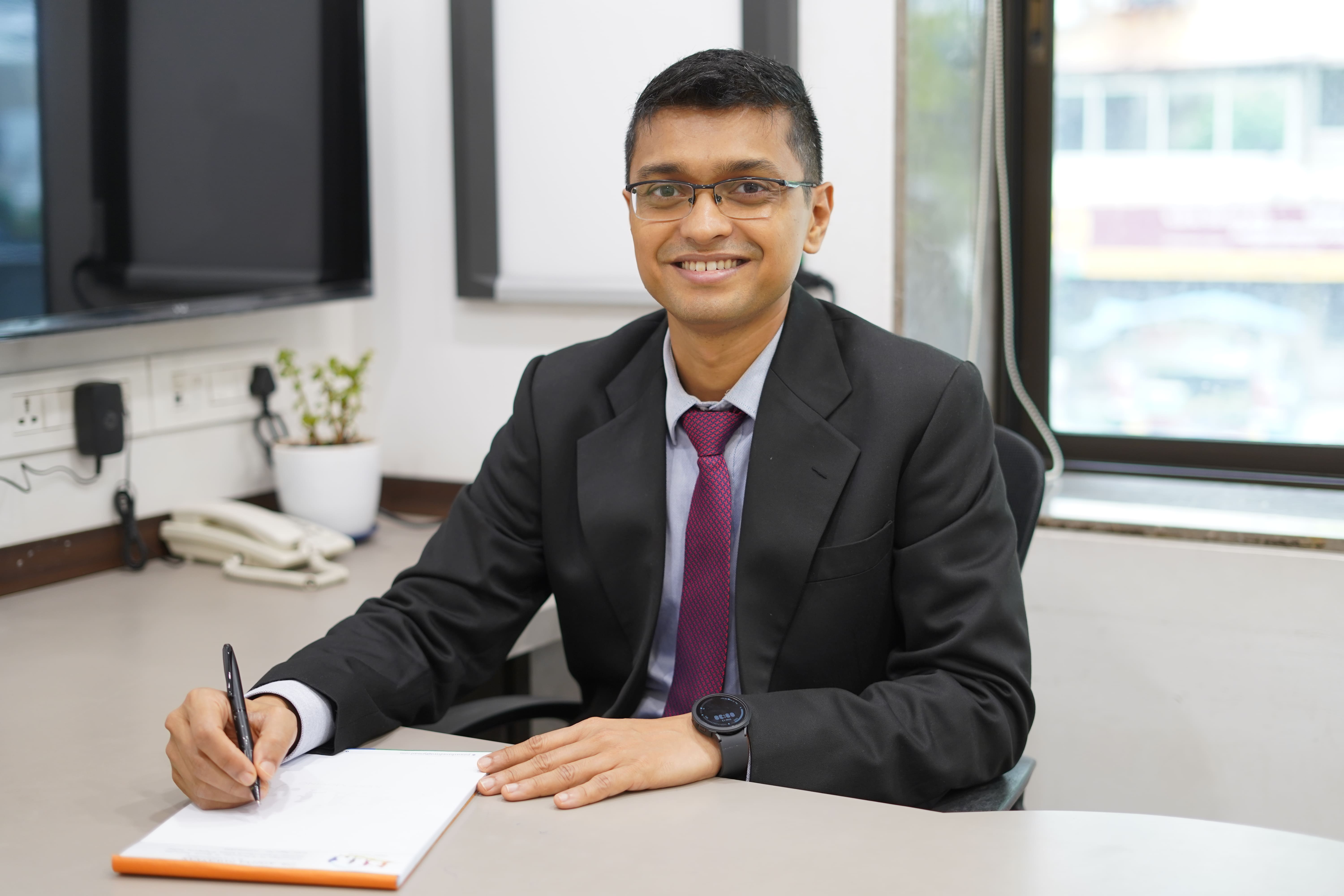 Best Orthopaedic Surgeon, Dr. Aditya Pawaskar, Specialist in Arthroscopy and Sport Injury in Mumbai, Maharshtra in Matunga and Tardeo Road.